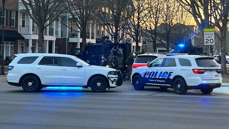 Suspect in custody after hours-long standoff with Smyrna police