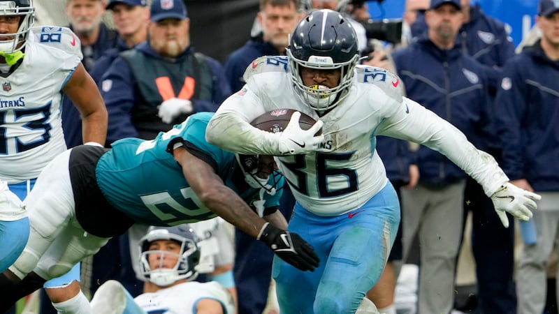 Tennessee Titans running back Julius Chestnut (36) runs the ball past Jacksonville Jaguars...