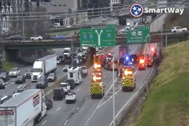 Crash involving semi, pick-up truck closes I-40 East near downtown Nashville