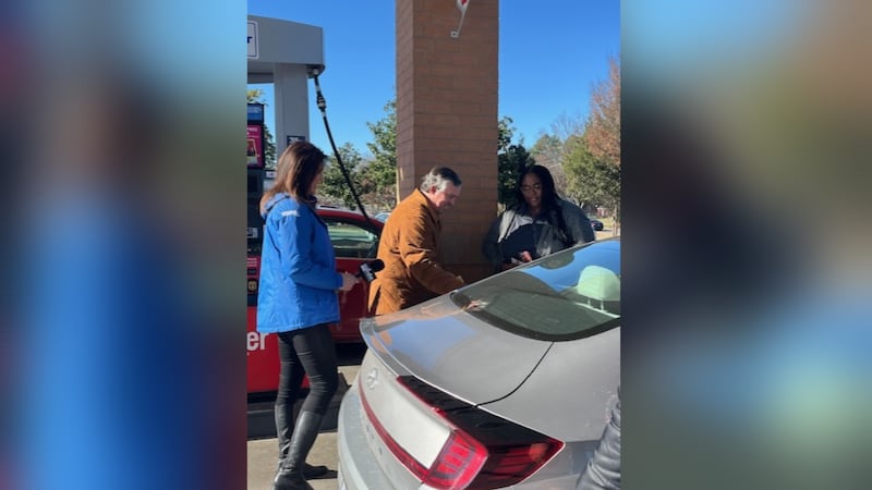 WSMV4 Surprise Squad spreads holiday cheer with gas and gift card giveaway